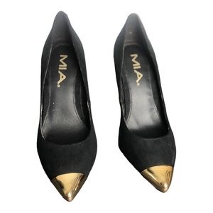 Mia, suede and gold tip pumps, women’s size 6
